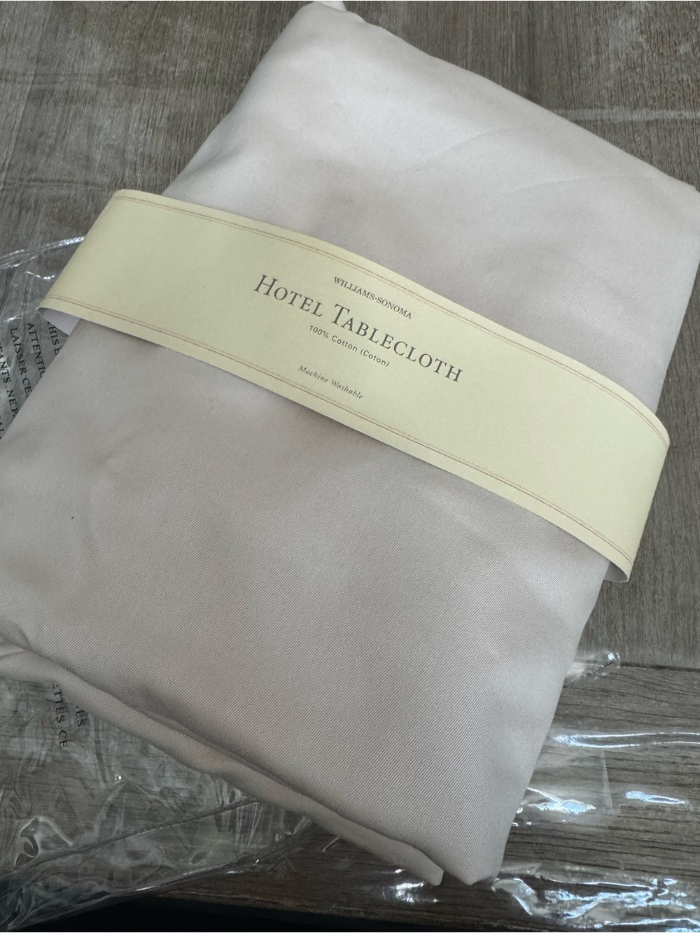 Williams-Sonoma Hotel round Tablecloth NEW